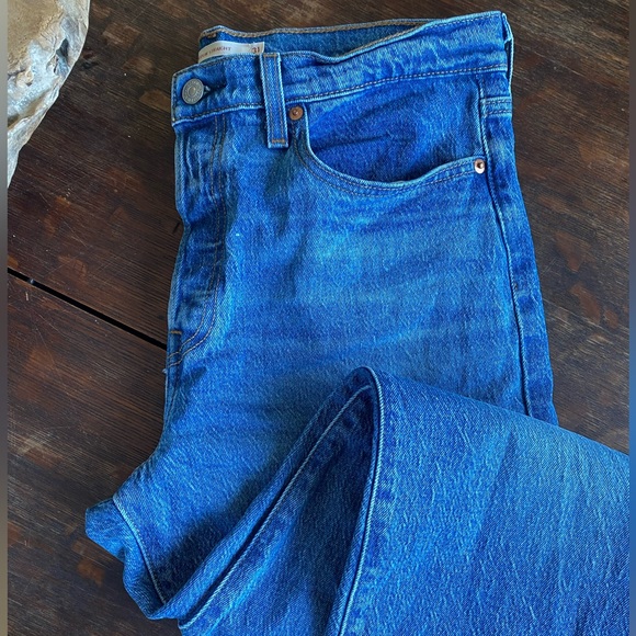 Levi’s Wedgie Straight Frayed Jeans - Picture 2 of 7